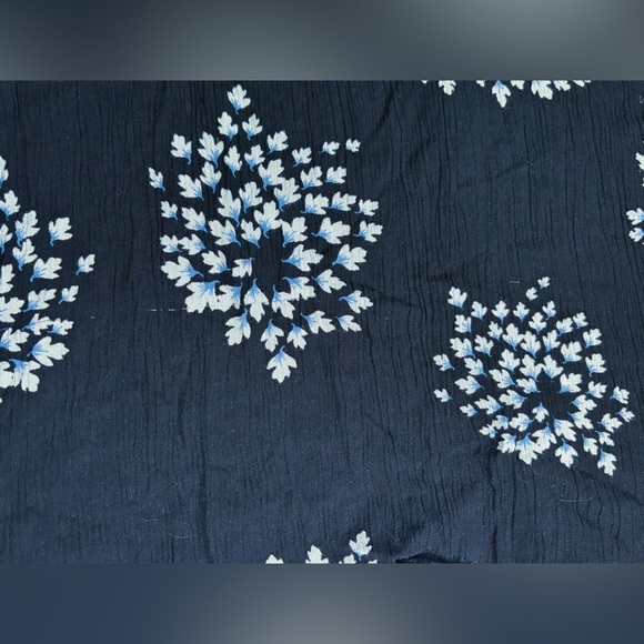 Black Floral Lace Neckline Shirt Small Crepe Fabric Flares Sleeves Whimsigoth - Picture 3 of 4